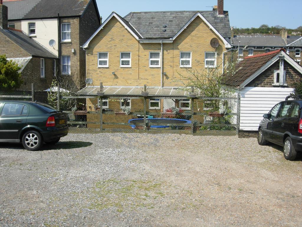 Longfield Guest House Dover Exteriör bild